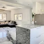 Bas De Composee D'un 3 Pieces Et D'un Avec Piscine Privee Dom wakacyjny