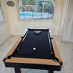 Dom wakacyjny Bas De Composee D'un 3 Pieces Et D'un Avec Piscine Privee