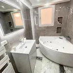 Dom wakacyjny Bas De Composee D'un 3 Pieces Et D'un Avec Piscine Privee Villeneuve-Loubet