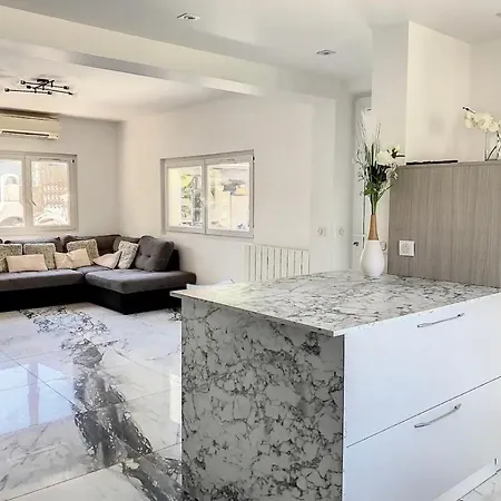 Bas De Composee D'un 3 Pieces Et D'un Avec Piscine Privee Prázdninový dům