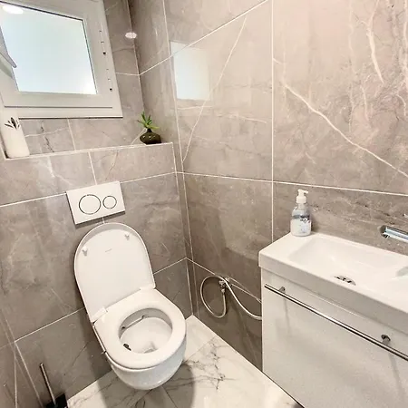 Bas De Composee D'un 3 Pieces Et D'un Avec Piscine Privee بيت للعطل *