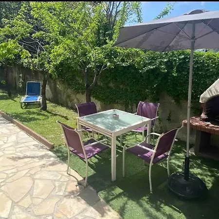 Prázdninový dům Bas De Composee D'un 3 Pieces Et D'un Avec Piscine Privee *