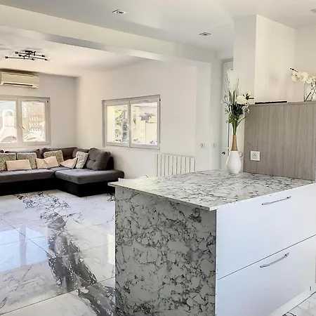 Bas De Composee D'un 3 Pieces Et D'un Avec Piscine Privee * Villeneuve-Loubet