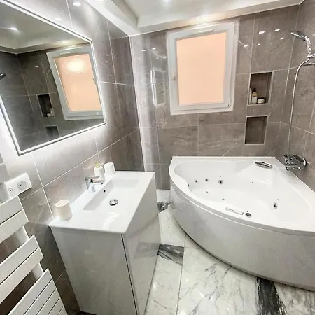 Vakantiehuis Bas De Composee D'un 3 Pieces Et D'un Avec Piscine Privee Villeneuve-Loubet