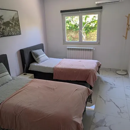 Prázdninový dům Bas De Composee D'un 3 Pieces Et D'un Avec Piscine Privee Villeneuve-Loubet